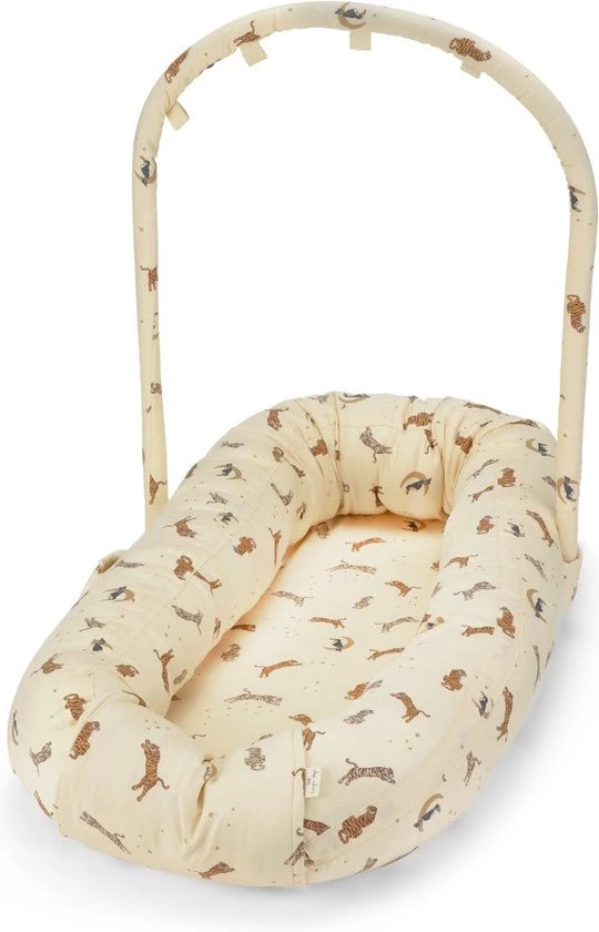 Konges Slöjd Konges Slojd - Babynestje Met Babygym - Roar 1 Konges Slöjd Konges Slojd - Babynestje Met Babygym - Roar