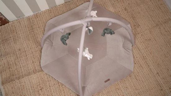 Baby's Only Baby Speelkleed Met Boog - Baby Gym - Playmat - Speelmat Sense - Zeegroen/Kiezelgrijs/Wit - Zachte Rib Corduroy Stof - 94x83 Cm 2 Baby's Only Baby Speelkleed Met Boog - Baby Gym - Playmat - Speelmat Sense - Zeegroen/Kiezelgrijs/Wit - Zachte Rib Corduroy Stof - 94x83 Cm - Afbeelding 2