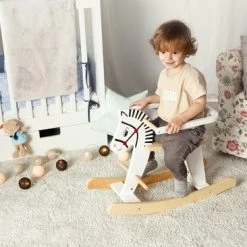 Mamabrum Houten Hobbelpaard - Wit - Hobbel Paard / Dier Schommelpaard Hobbeldier Wip Schommeldier Hout - 1 2 3 4 Jaar - Hobbelfiguur Baby Hobbeldieren Schommelpaardje Schommeldieren -babygyms Winkel 550x366 145