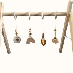 InnoFriends - Babygym - Hout - 4 Hangers - Baby Cadeau - Kraam Cadeau - Babyshower - Baby Speelgoed 0 Jaar