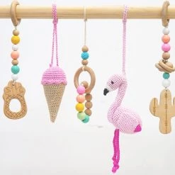 Louas Loua's Favorites Houten Babygym Roze Met Gehaakte En Houten Speeltjes - Gehaakte - Babyspeelgoed - Baby Speelgoed 0 Jaar - Babygym Hout - Baby Gym - Flamingo - Baby Speelrek - Baby Rek 8 Louas Loua's Favorites Houten Babygym Roze Met Gehaakte En Houten Speeltjes - Gehaakte - Babyspeelgoed - Baby Speelgoed 0 Jaar - Babygym Hout - Baby Gym - Flamingo - Baby Speelrek - Baby Rek -babygyms Winkel 550x491 1