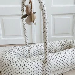 Konges Slöjd Konges Slojd - Babynestje Met Babygym - Lemon Brown -babygyms Winkel 550x707 1