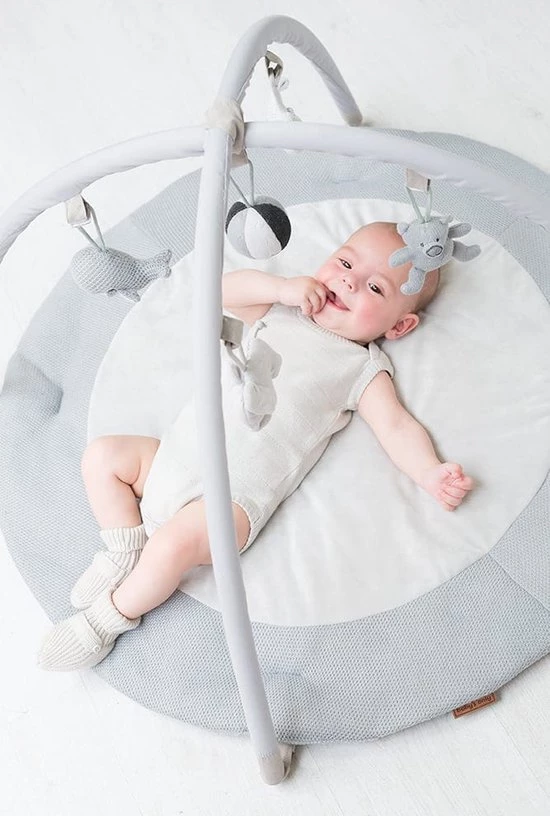 Baby's Only Rond Baby Speelkleed Met Boog - Baby Gym - Playmat - Speelmat - Zilvergrijs/Grijs/Wit - 87 Cm - Gebreide Figuurtjes 8 Baby's Only Rond Baby Speelkleed Met Boog - Baby Gym - Playmat - Speelmat - Zilvergrijs/Grijs/Wit - 87 Cm - Gebreide Figuurtjes - Afbeelding 8
