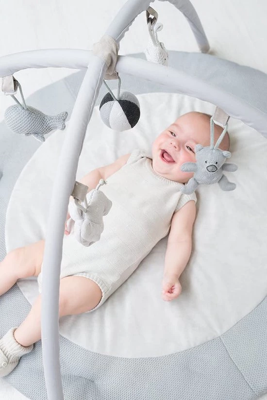 Baby's Only Rond Baby Speelkleed Met Boog - Baby Gym - Playmat - Speelmat - Zilvergrijs/Grijs/Wit - 87 Cm - Gebreide Figuurtjes 7 Baby's Only Rond Baby Speelkleed Met Boog - Baby Gym - Playmat - Speelmat - Zilvergrijs/Grijs/Wit - 87 Cm - Gebreide Figuurtjes - Afbeelding 7